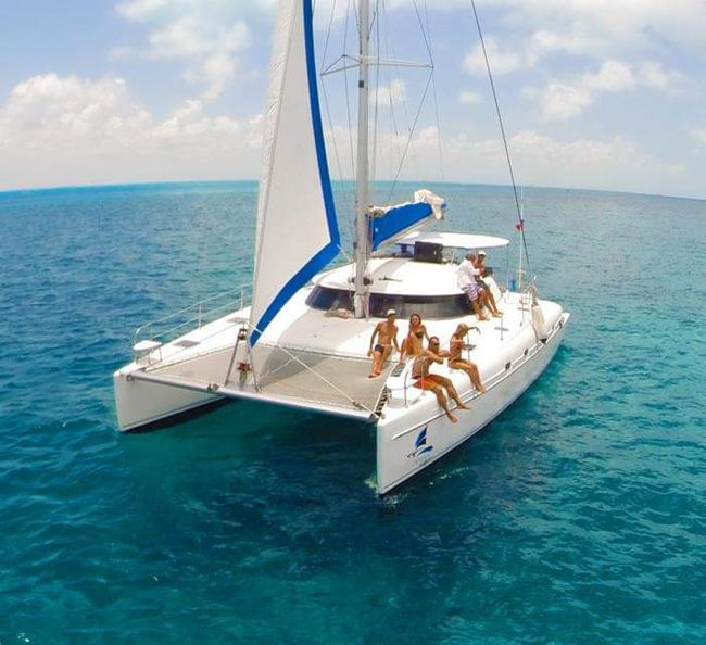 Snorkeling stop near Isla Mujeres